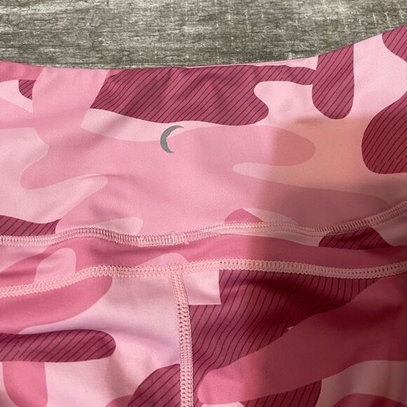 Zyia Light N Tight Capri Leggings - Picture 10 of 10